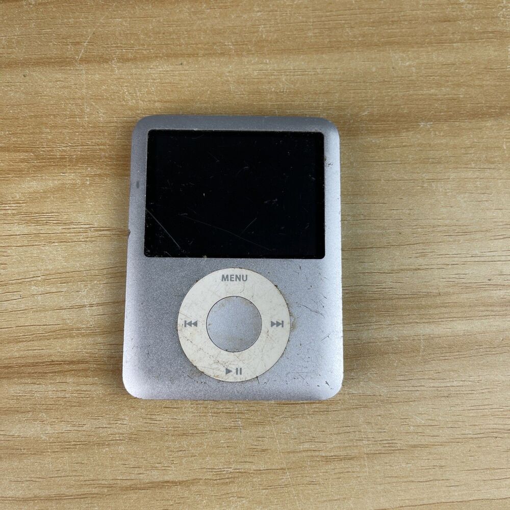 Apple iPod Nano 3rd Gen A1236 4GB Parts Only